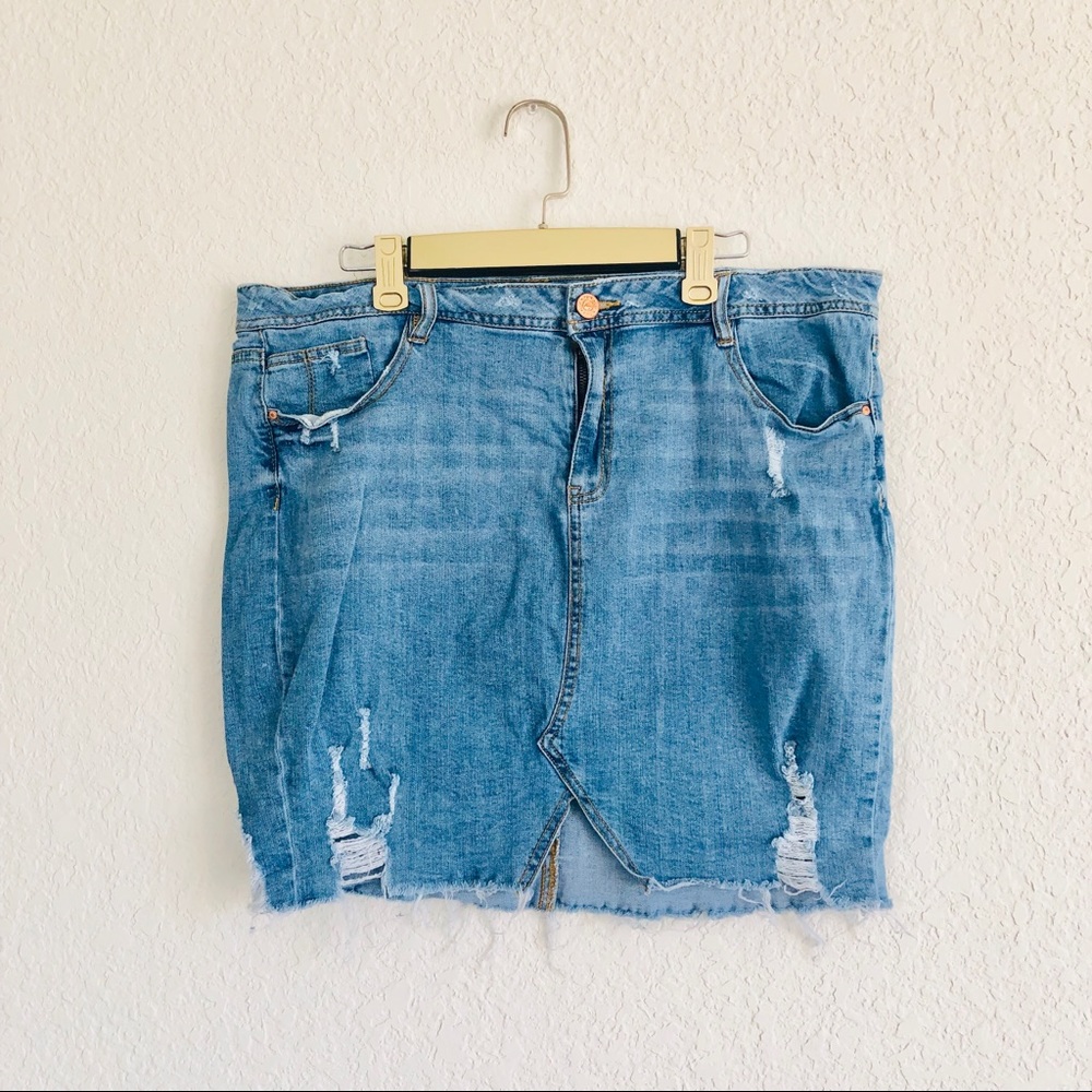 Refuge Plus Distressed Denim Skirt 👖💙